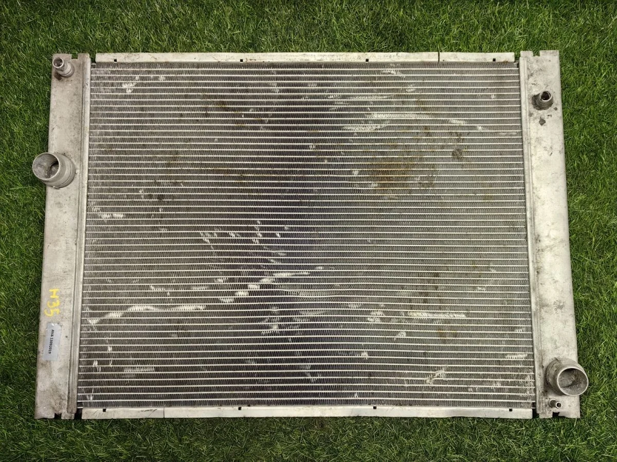Радиатор охлаждения двигателя BMW 7 Series