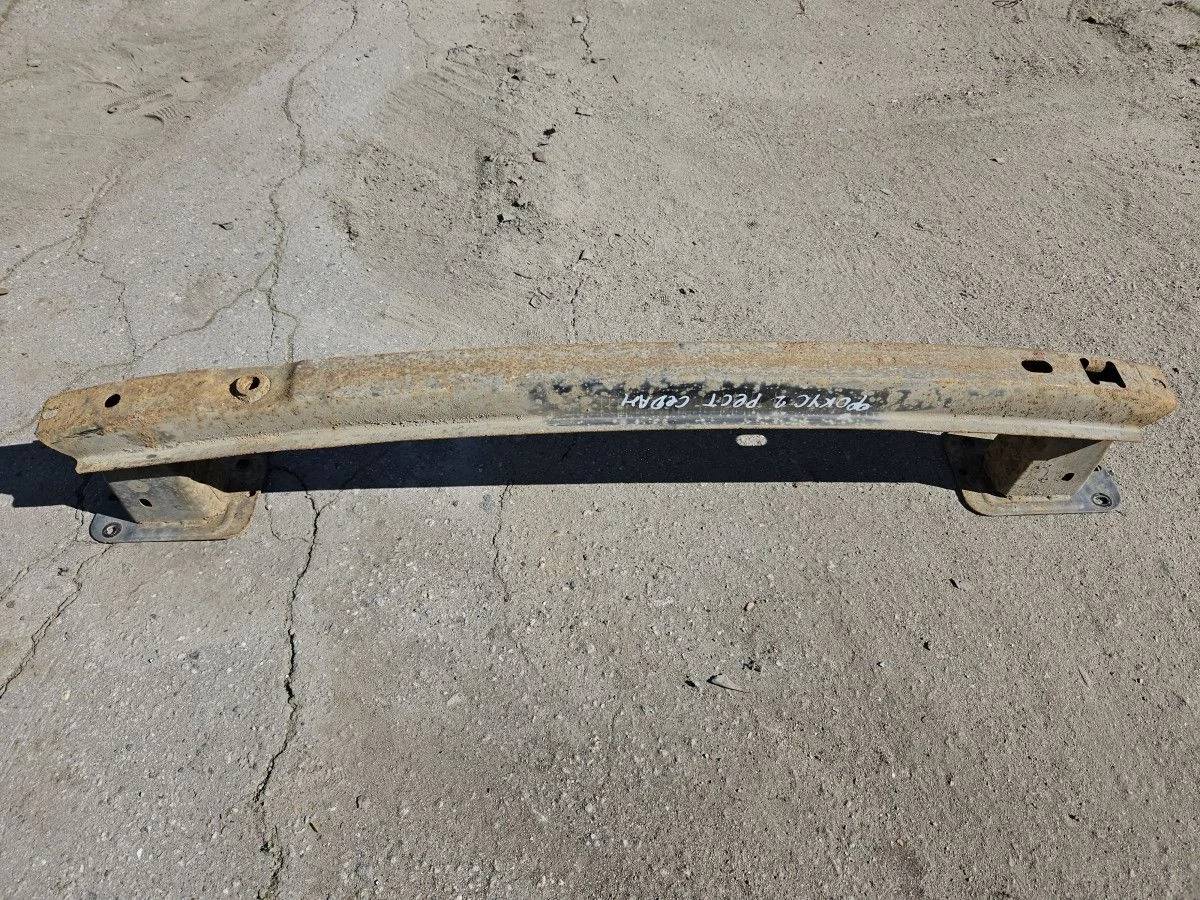 Усилитель заднего бампера на Ford Focus 2