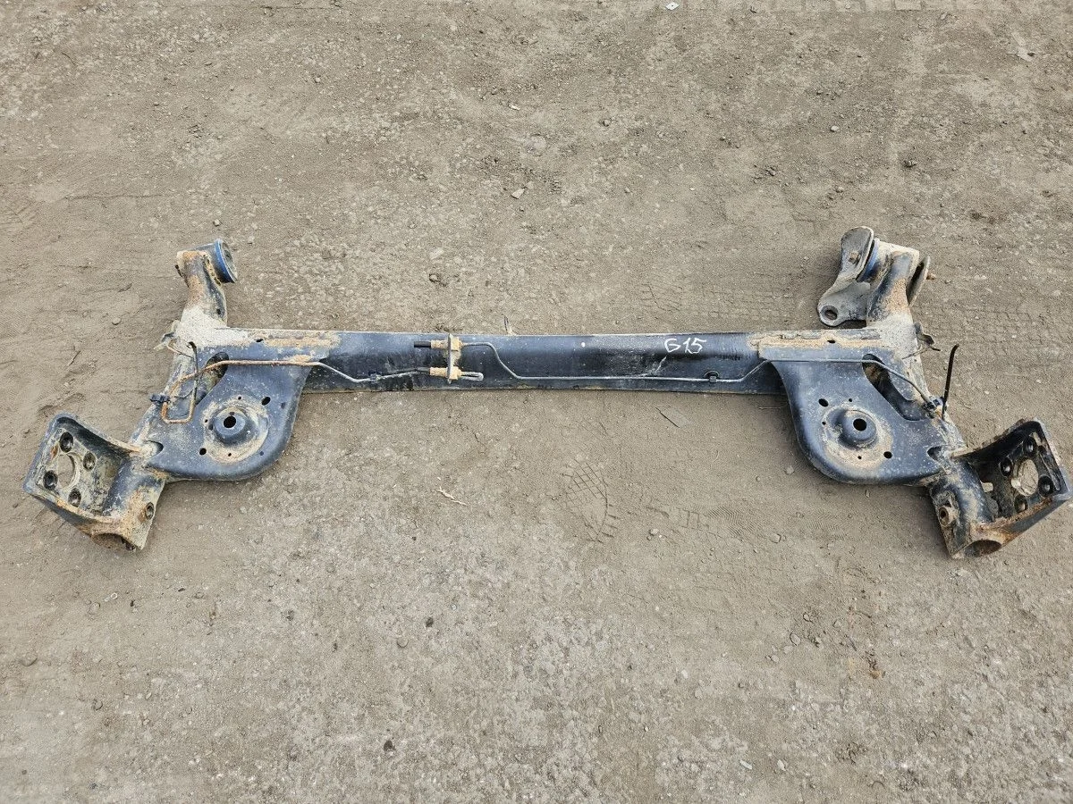 Балка задняя на Nissan G15