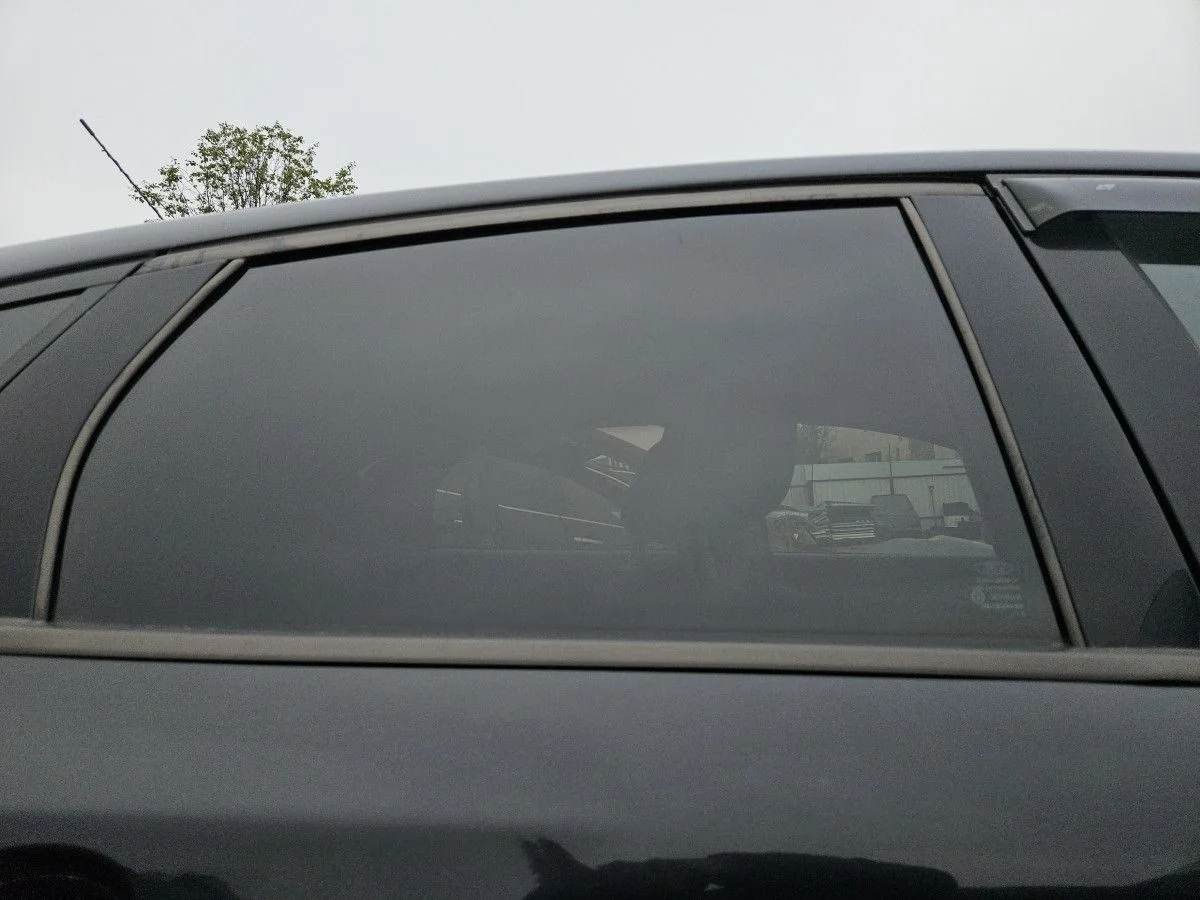 Стекло двери задней правой на Ford Focus 3 хэтч