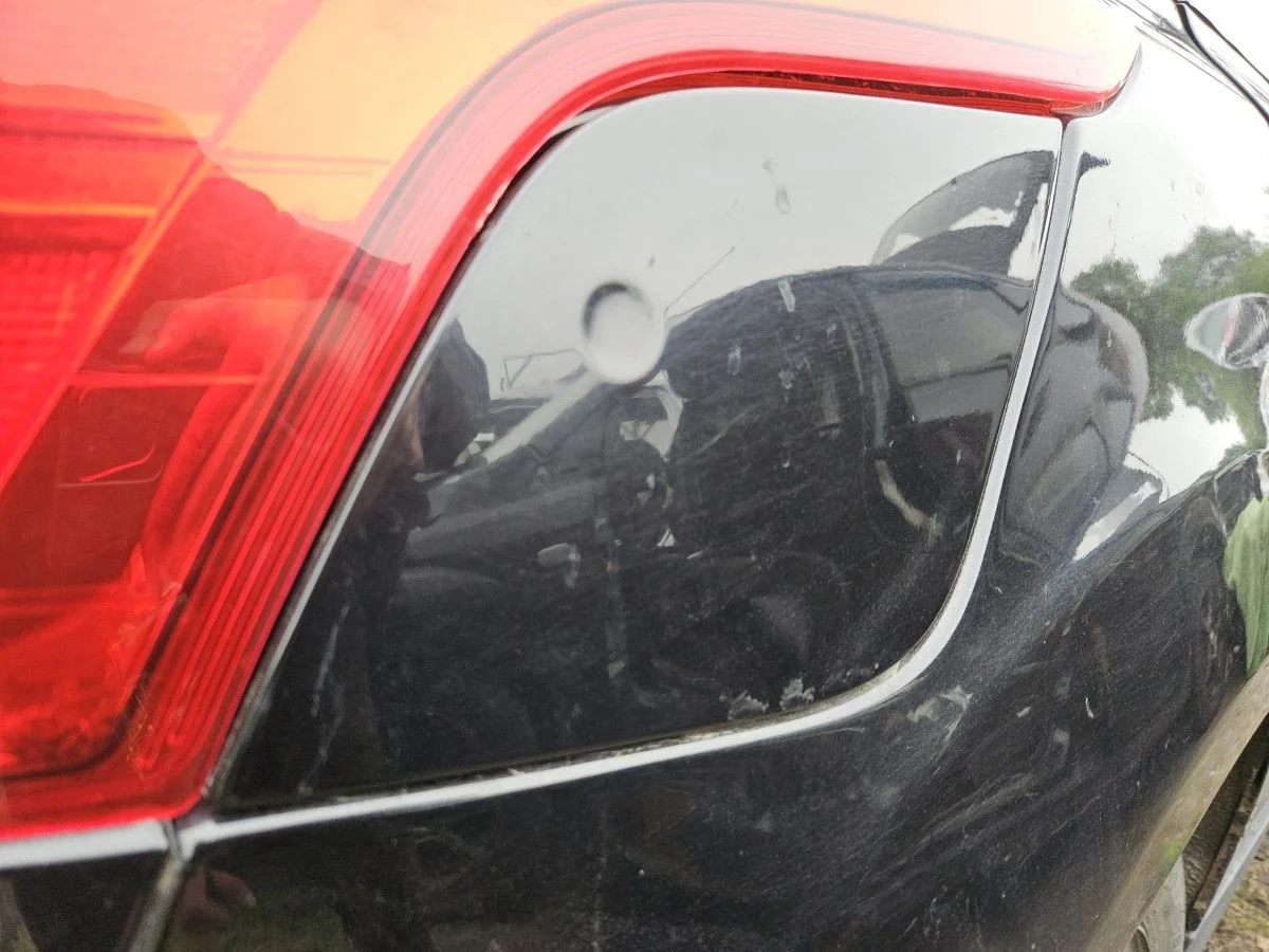 Лючок бензобака на Ford Focus 3 хэтч