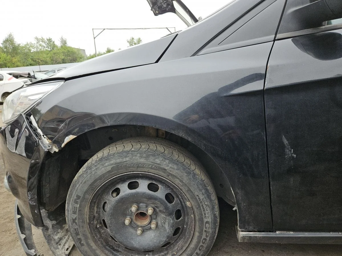 Крыло переднее левое на Ford Focus 3 хэтч