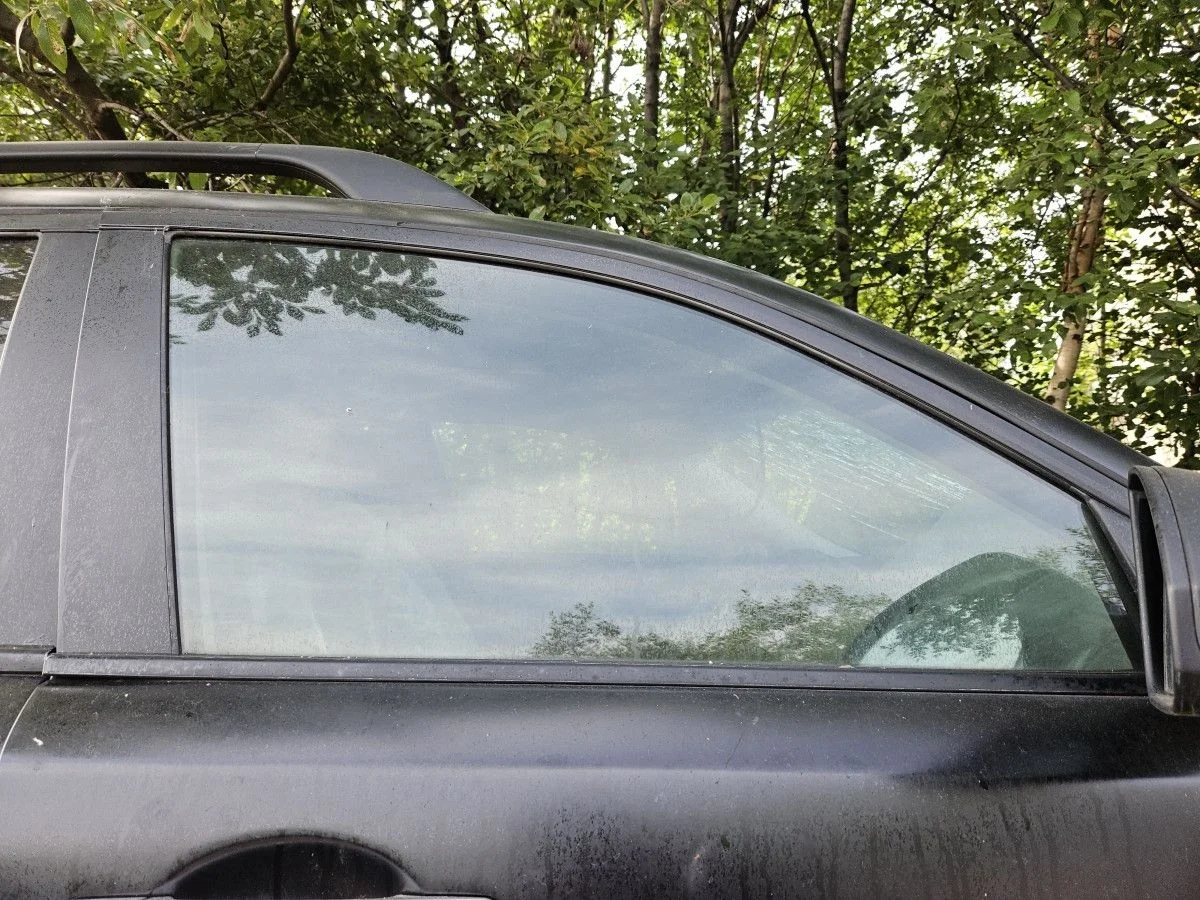 Стекло двери передней правой на Infiniti FX35