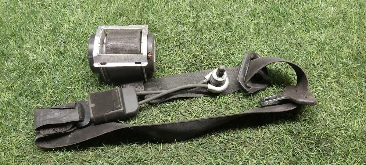 Ремень безопасности передний правый Opel Corsa D