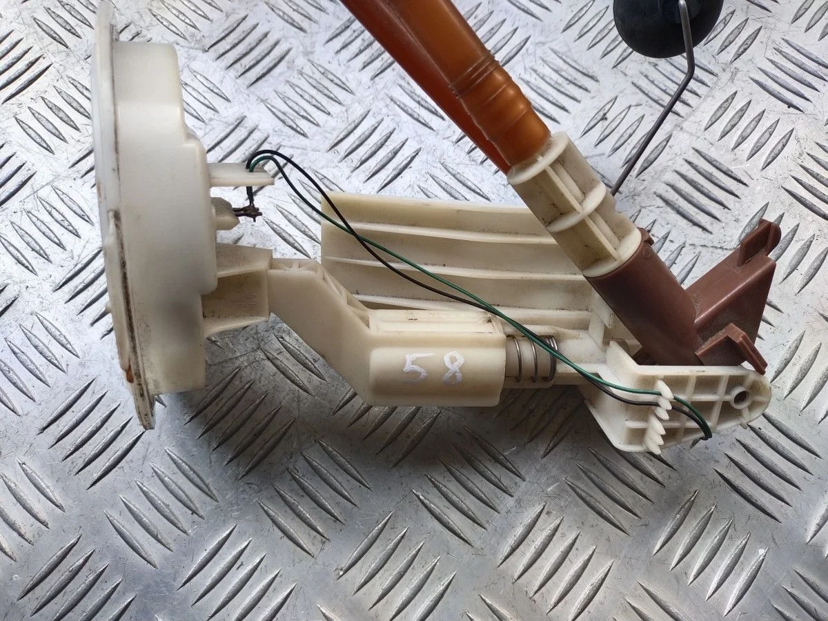 Датчик уровня топлива Audi A4 B7