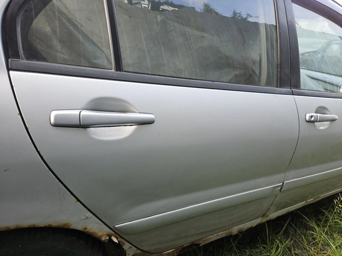 Дверь задняя правая на Lancer 9
