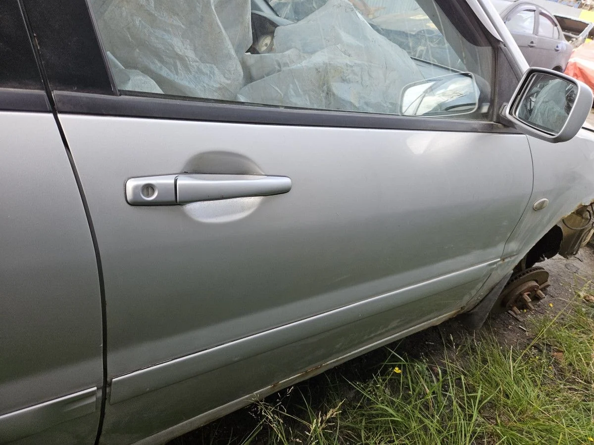 Дверь передняя правая на Lancer 9