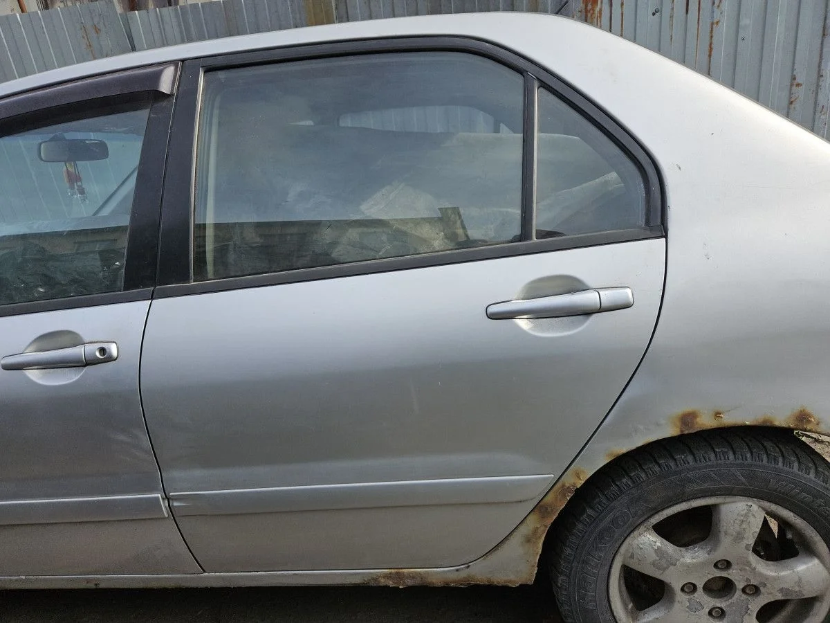 Дверь задняя левая на Mitsubishi Lancer 9