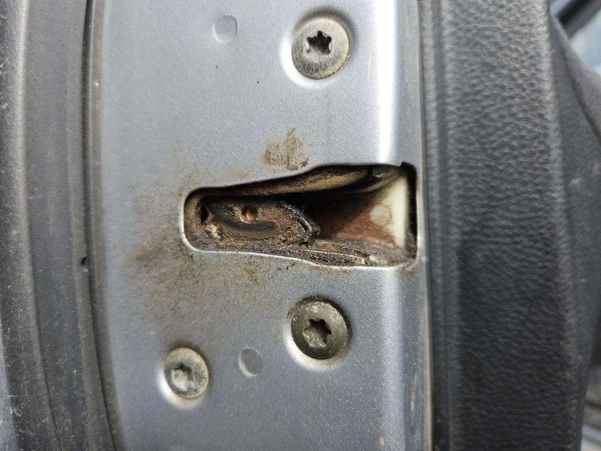 Замок двери передней левой на Mitsubishi Lancer 9