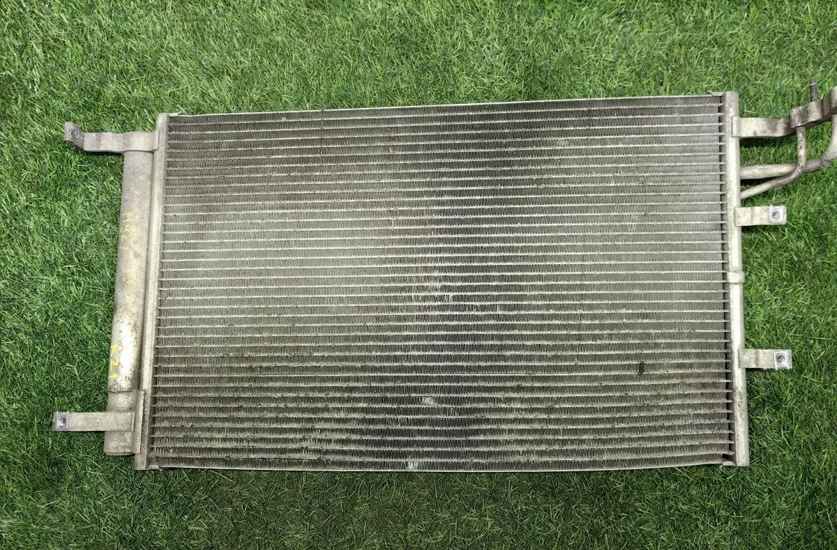 Радиатор кондиционера на Kia Cerato