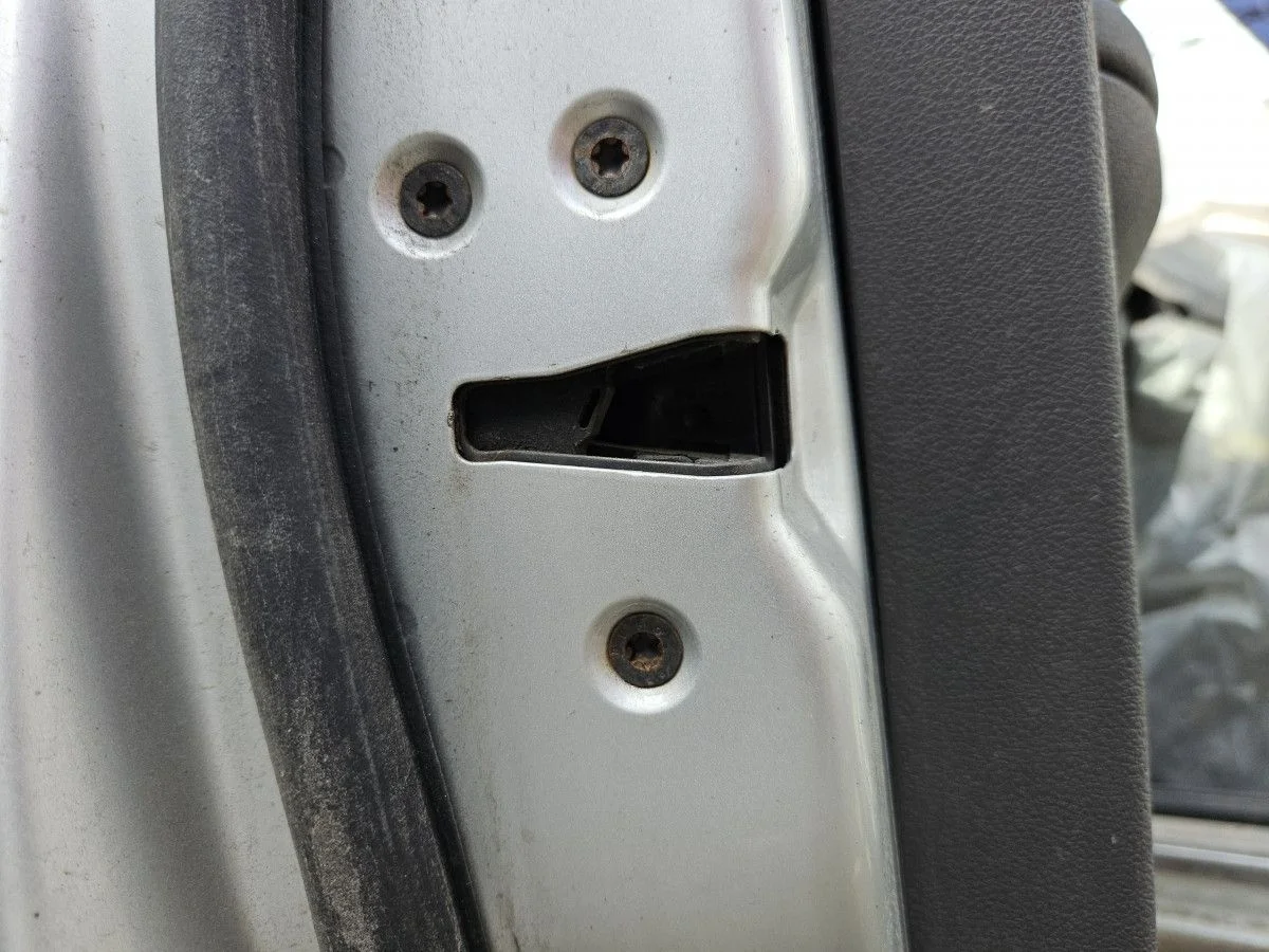 Замок двери передней левой на Ford Focus 2 седан