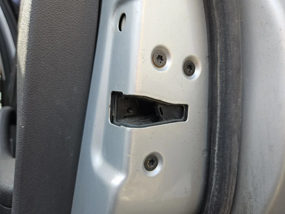 Замок двери задней правой на Ford Focus 2 седан