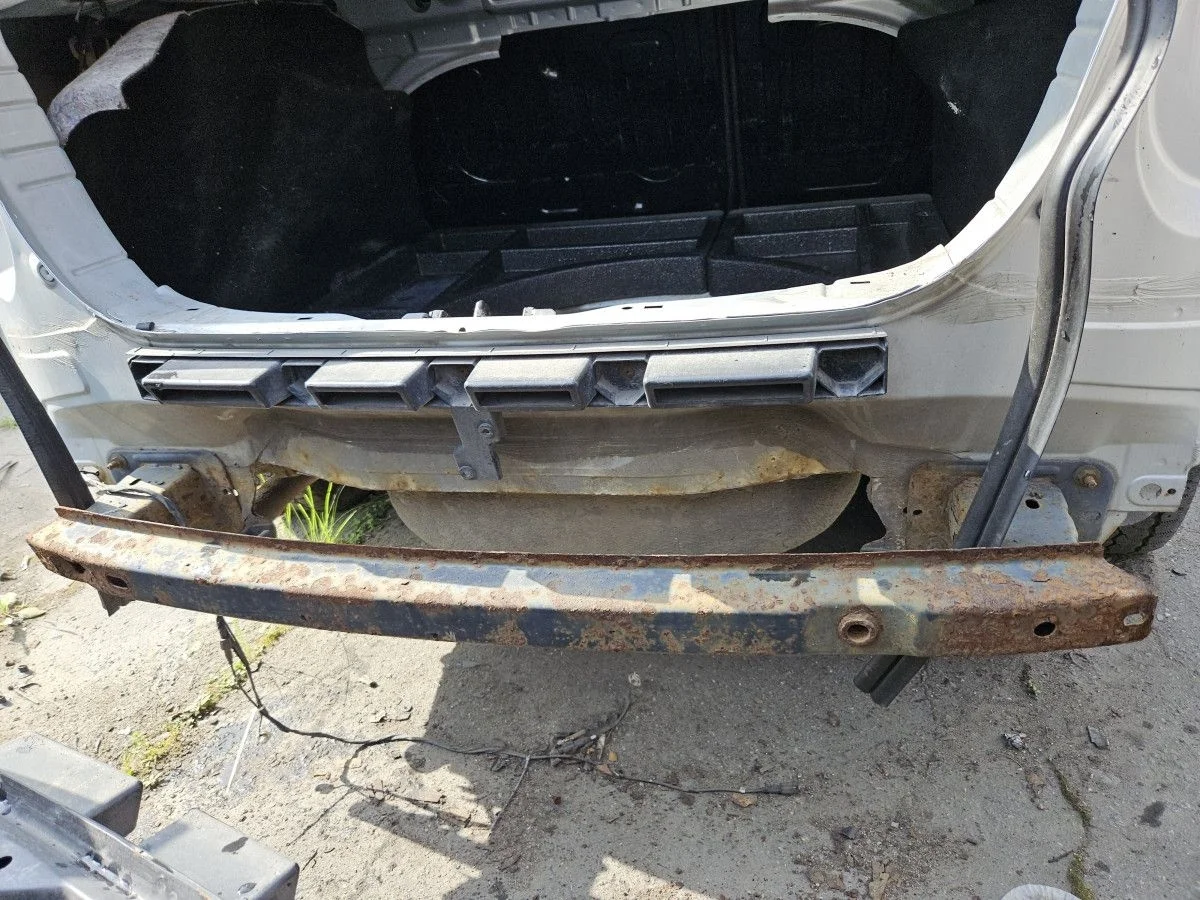 Усилитель заднего бампера на Ford Focus 2 седан