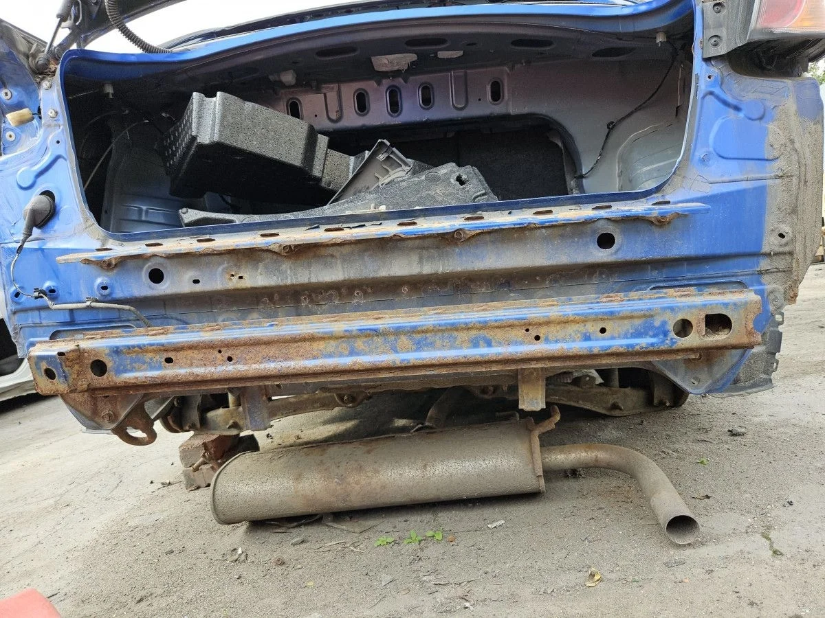 Панель задка на Lancer 10