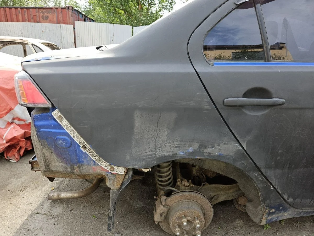 Крыло заднее правое на Lancer 10