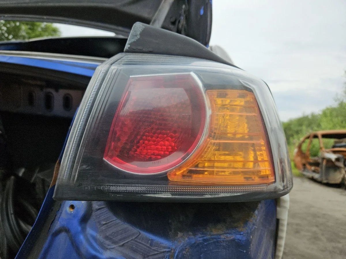 Фонарь наружный правый на Lancer 10