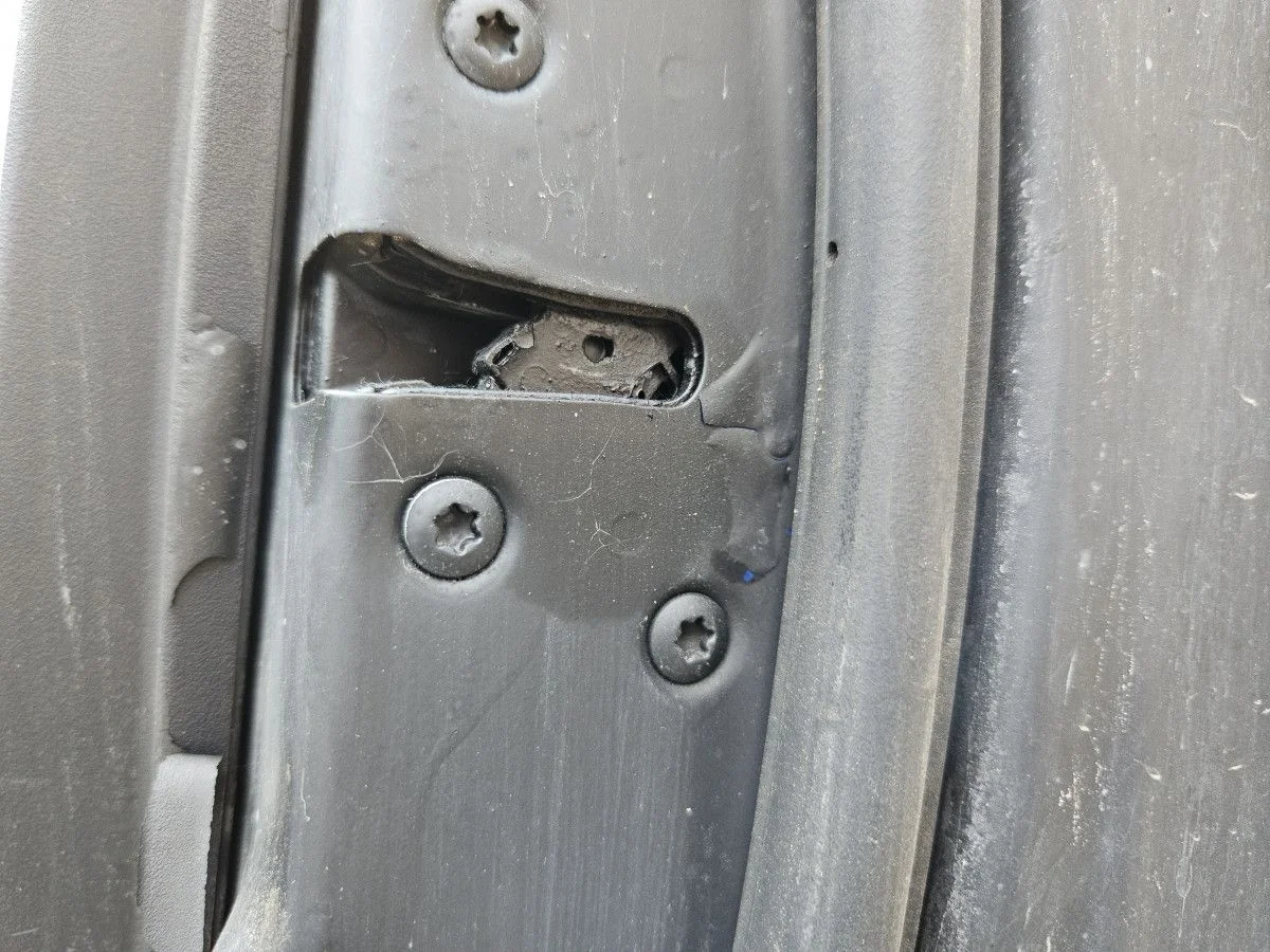 Замок двери передней правой на Lancer 10