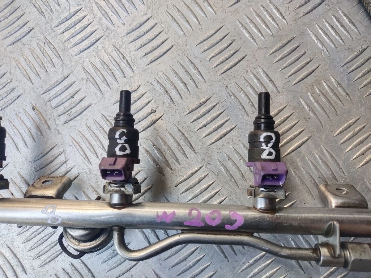 Форсунка топливная Mercedes-Benz C-Class (W203)