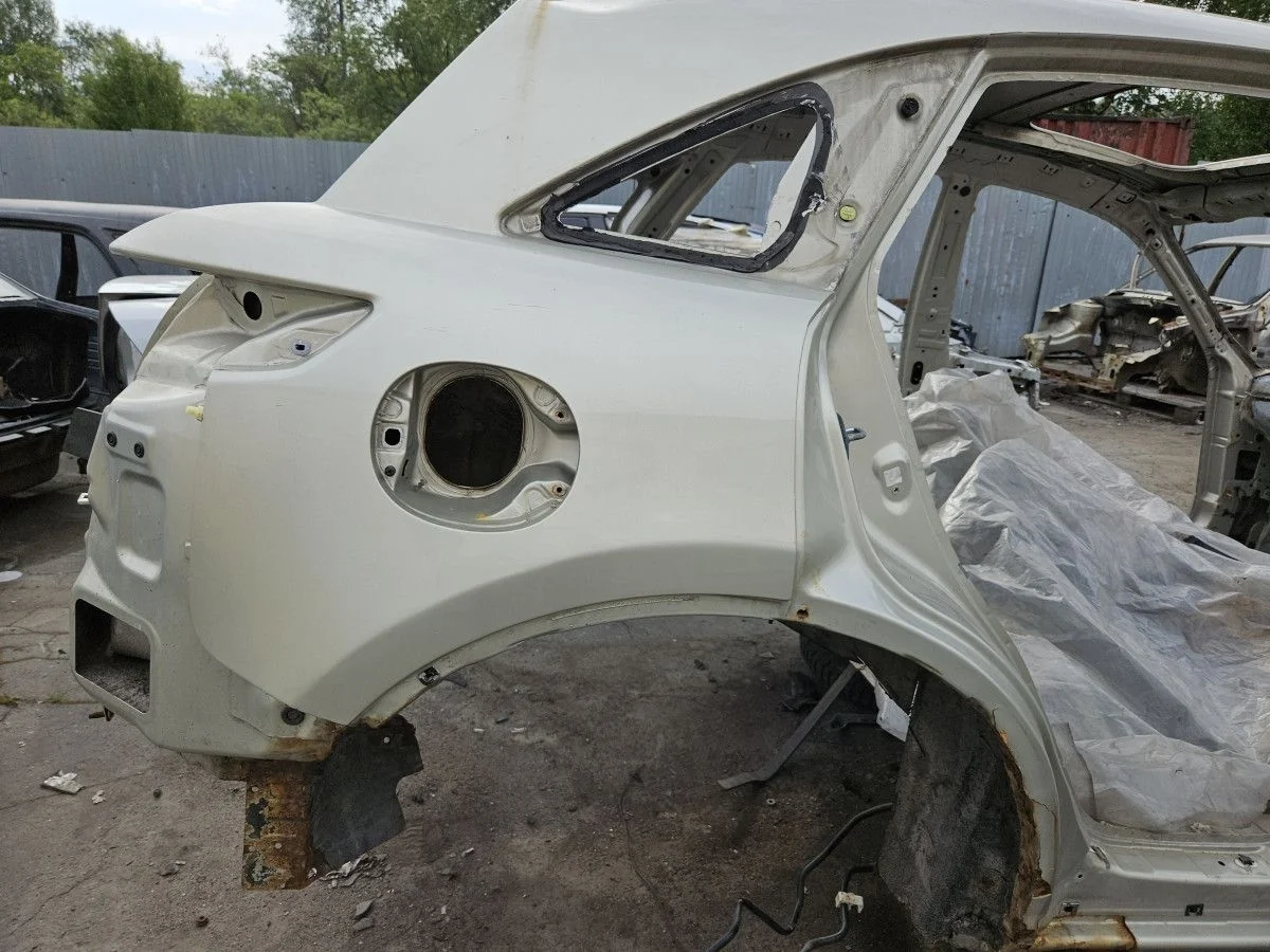 Крыло заднее правое на Infiniti FX35