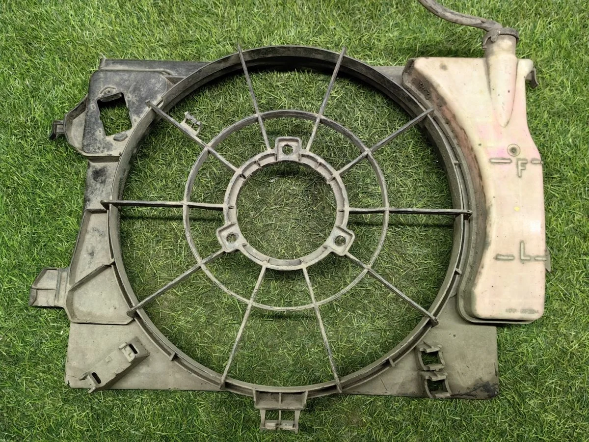 Диффузор радиатора Kia Rio