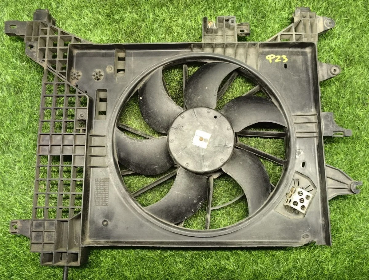 Диффузор радиатора в сборе Renault Duster