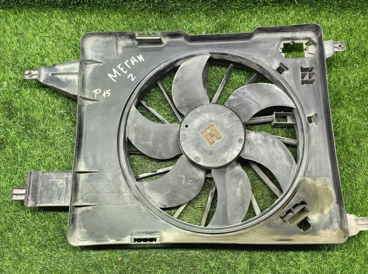 Диффузор радиатора в сборе Renault Megane 2