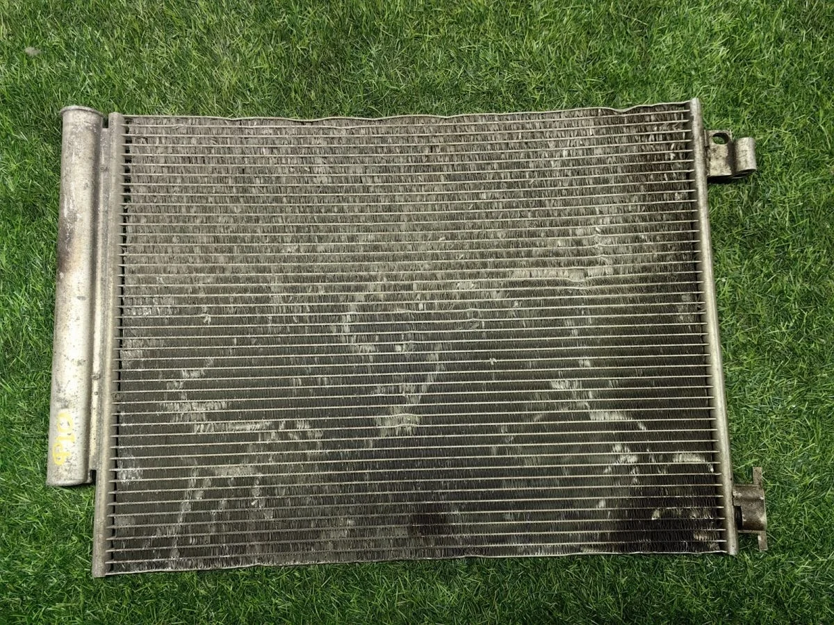 Радиатор кондиционера Renault Logan