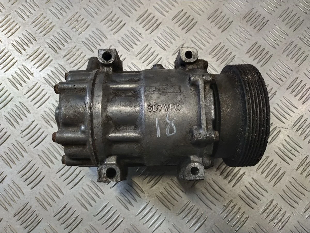 Компрессор кондиционера Renault Logan