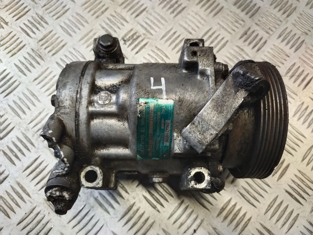 Компрессор кондиционера Renault Logan