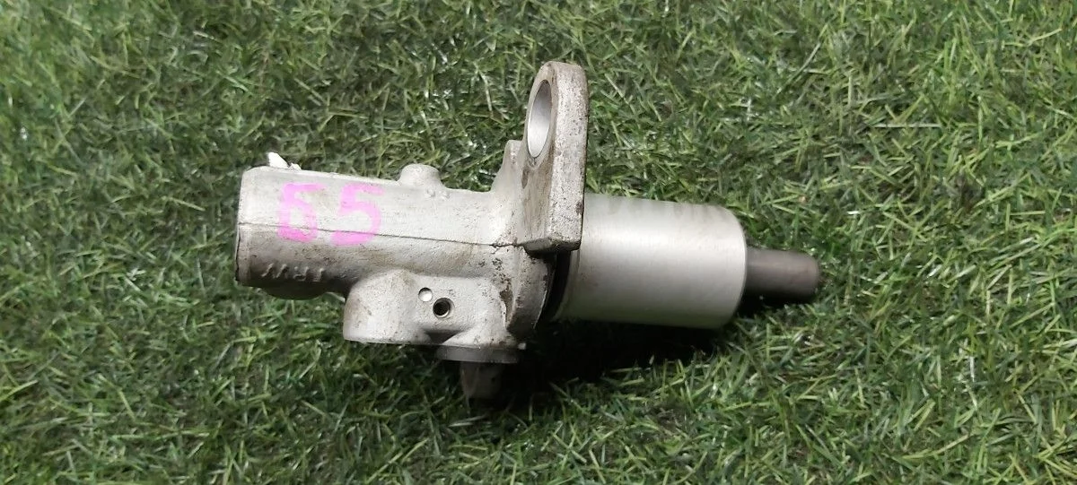 Главный тормозной цилиндр Volkswagen Passat B5