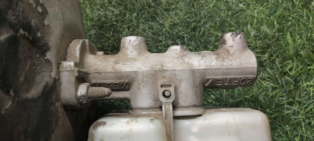 Цилиндр тормозной главный Skoda Fabia 1