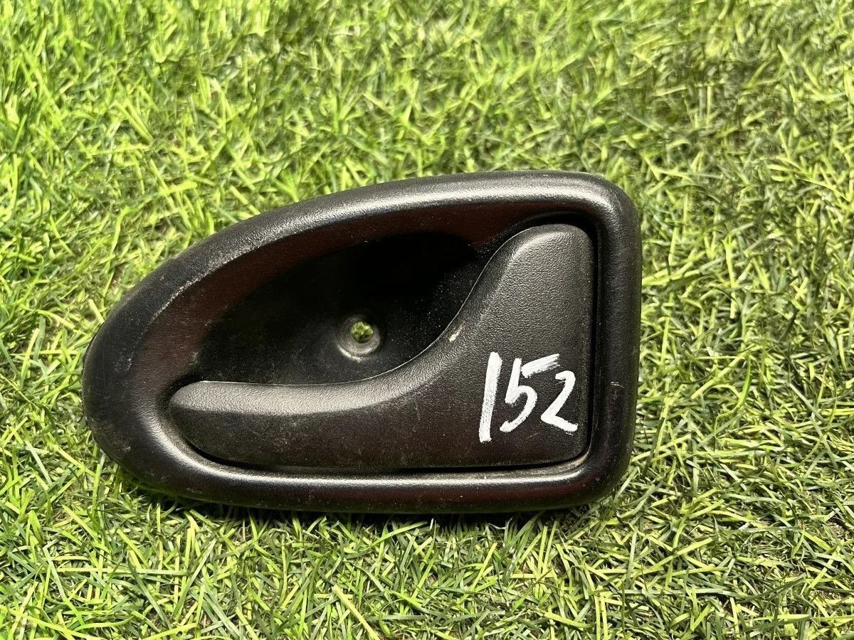 Ручка двери внутренняя правая Renault Logan