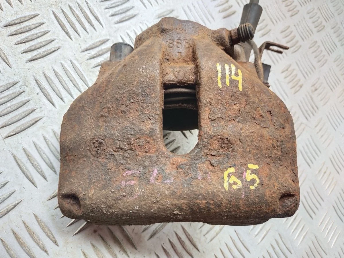 Суппорт передний правый Volkswagen Passat