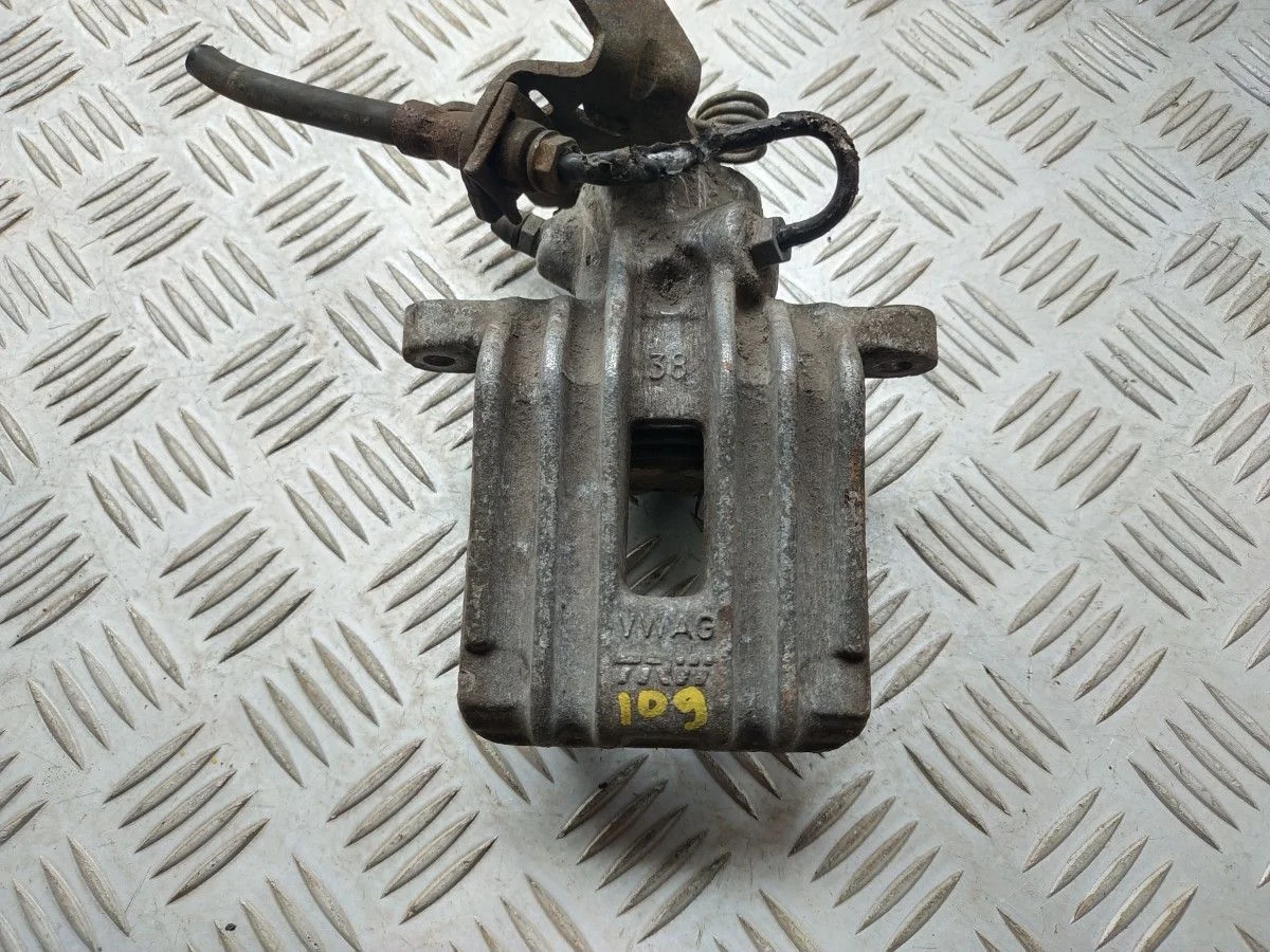 Суппорт задний правый Skoda Yeti