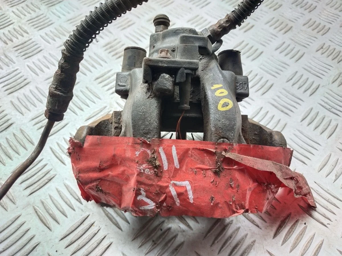 Суппорт тормозной задний правый Mercedes-Benz