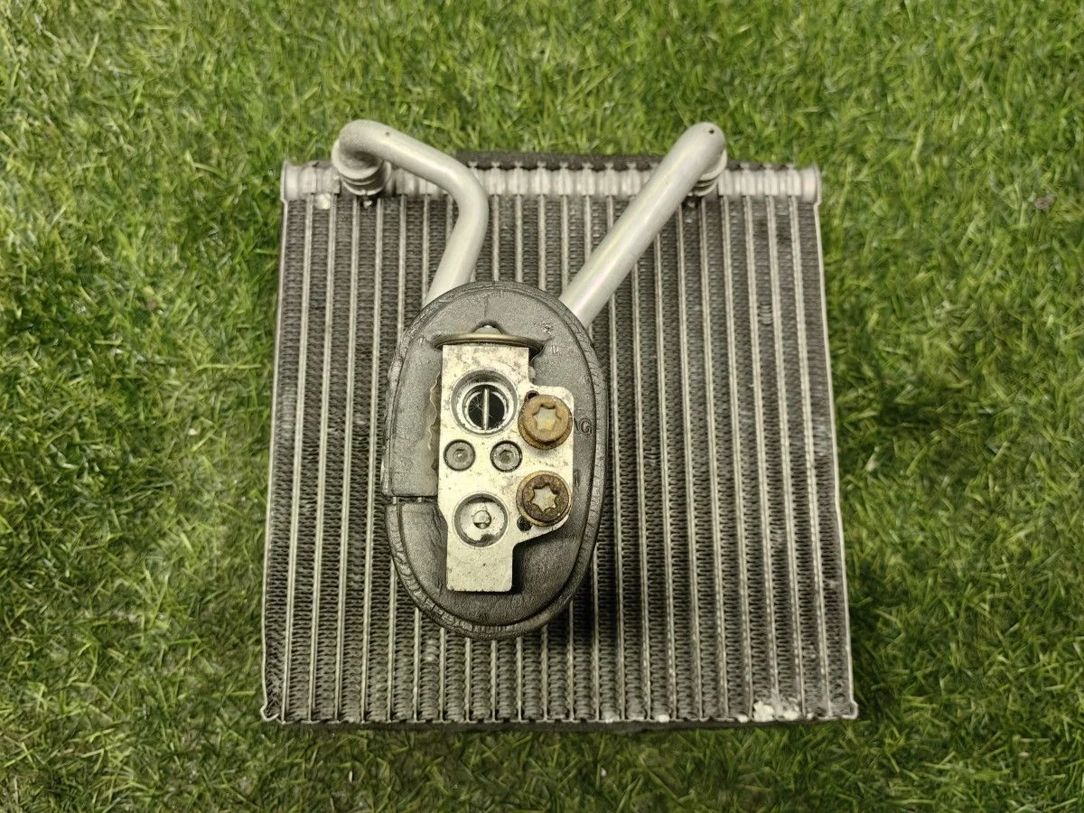 Испаритель кондиционера Volkswagen Golf