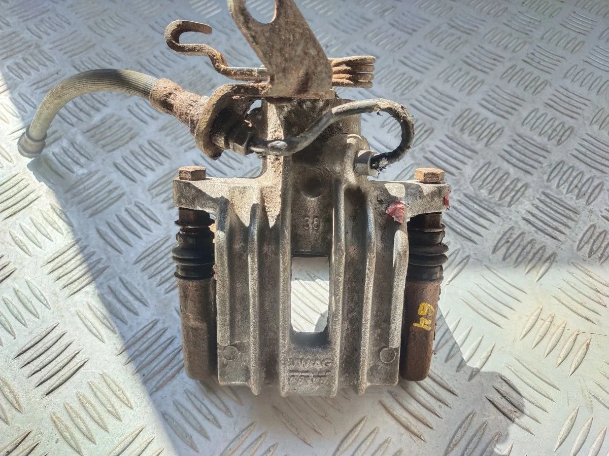 Суппорт тормозной Volkswagen Jetta