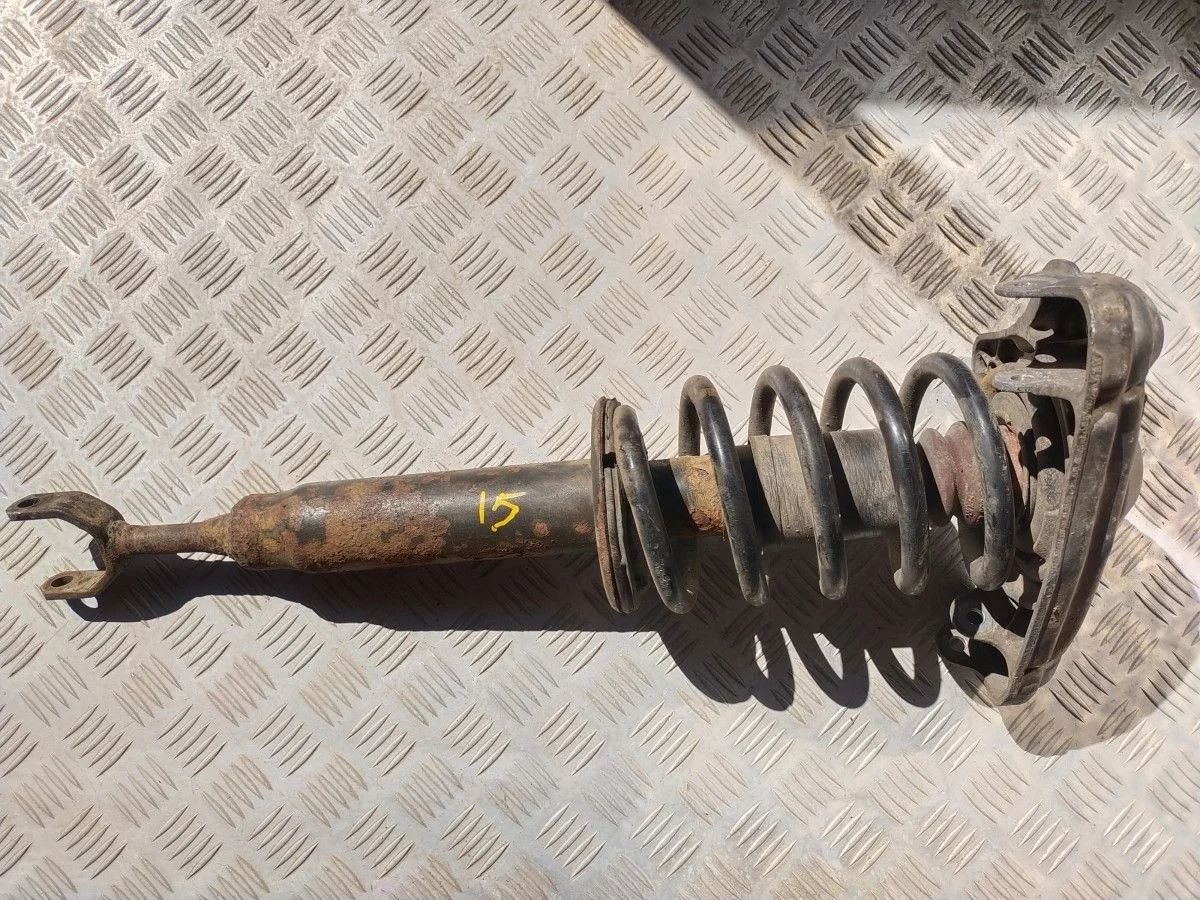 Стойка передняя Volkswagen Passat