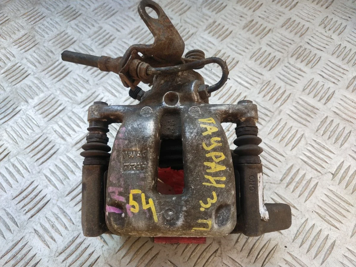 Суппорт Volkswagen Touran, правый задний