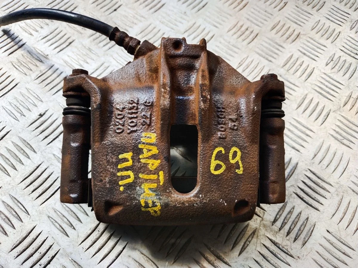 Суппорт передний правый Peugeot Partner