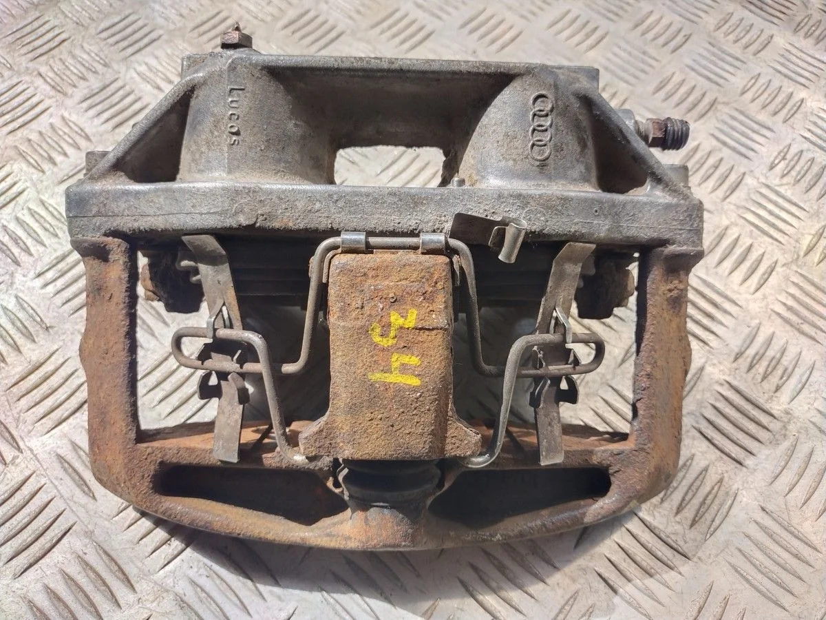 Суппорт передний правый Ауди Allroad C5