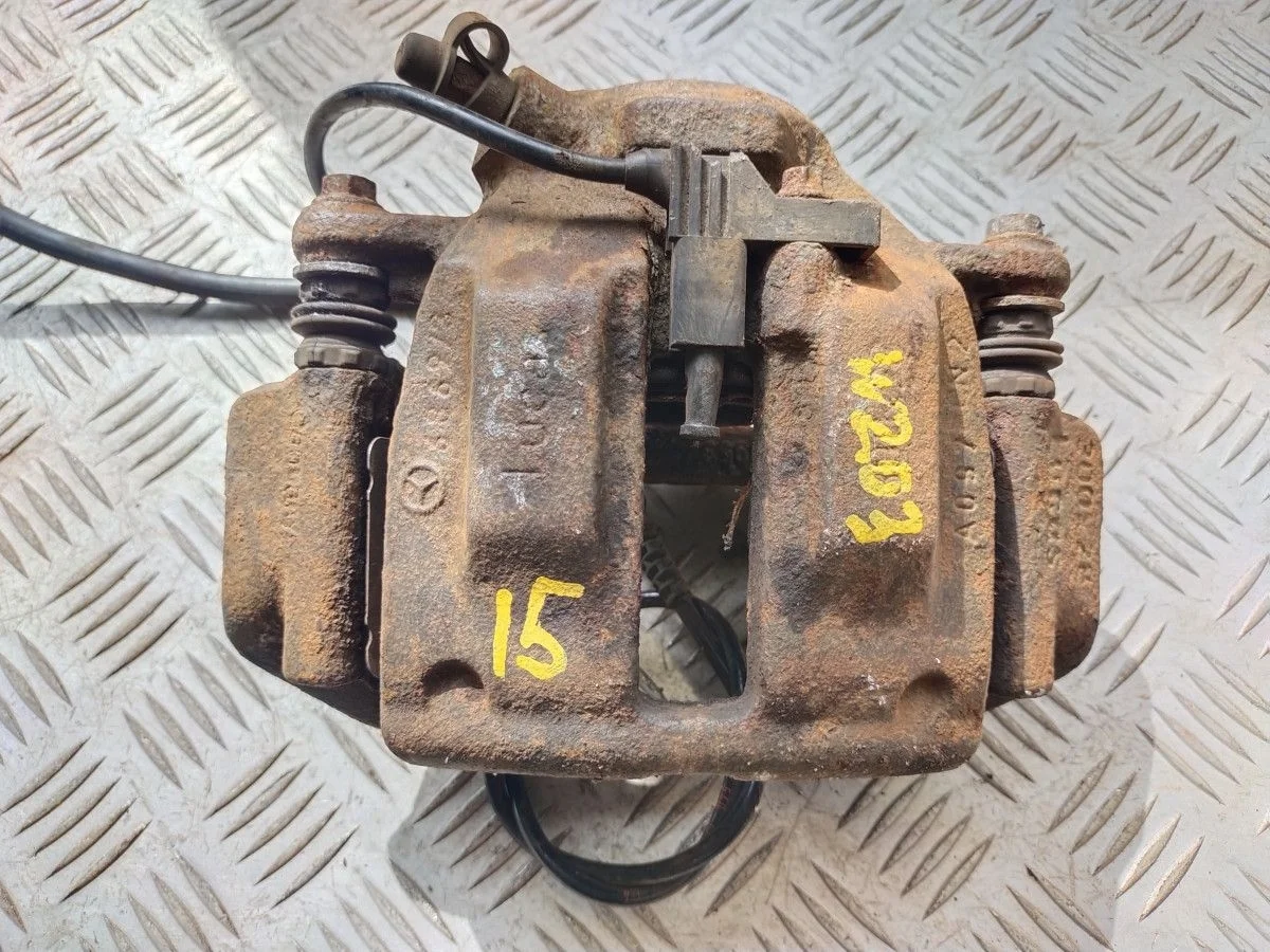 Суппорт передний Mercedes-Benz C-Class (W203) II