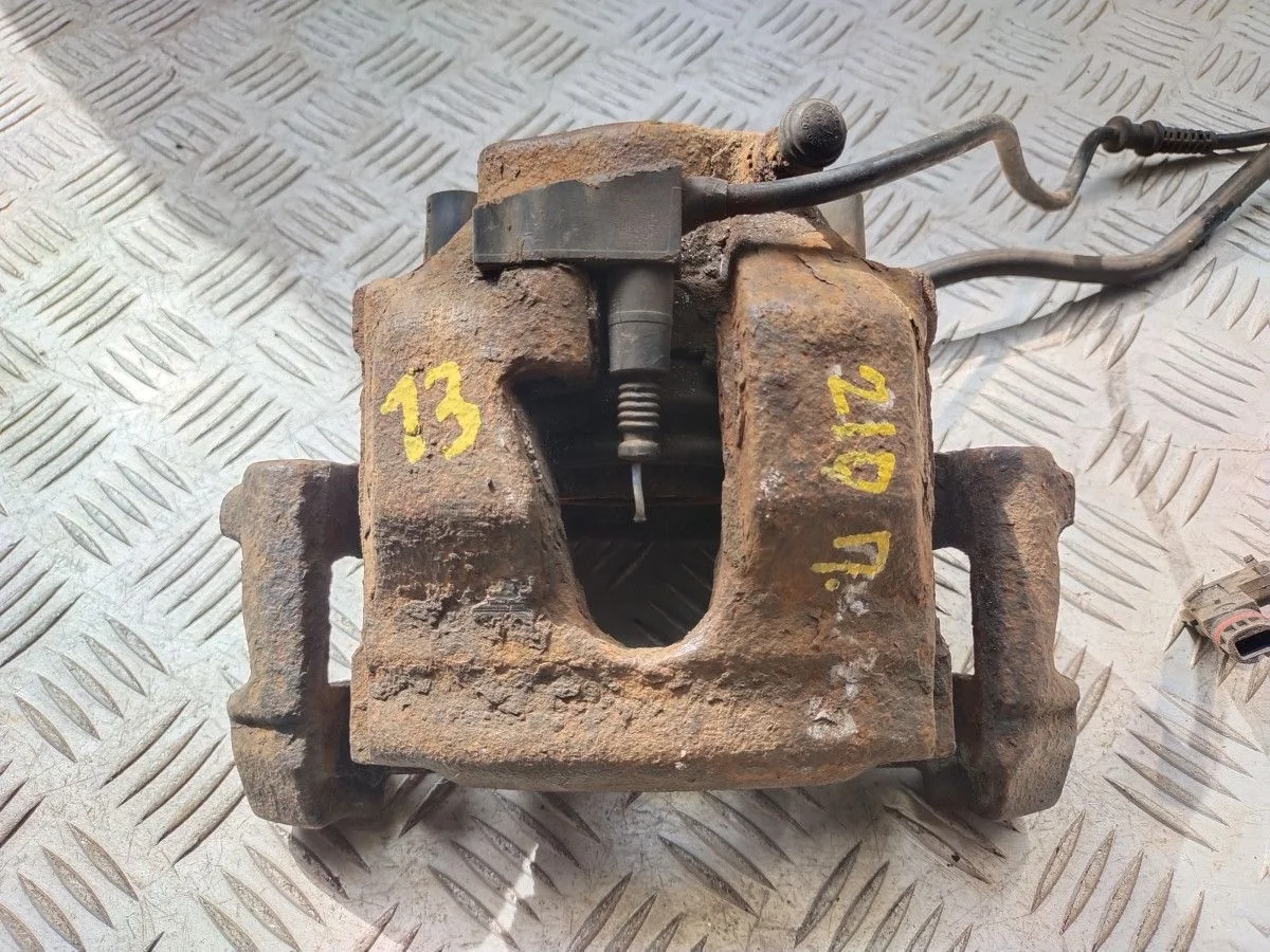 Суппорт тормозной передний левый Mercedes E-Class