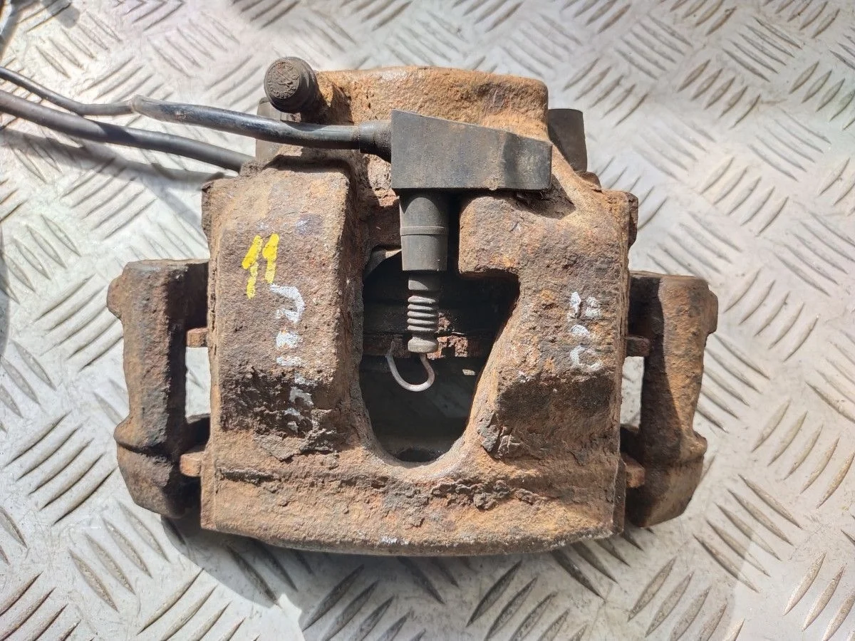 Суппорт тормозной передний правый Mercedes E-Class