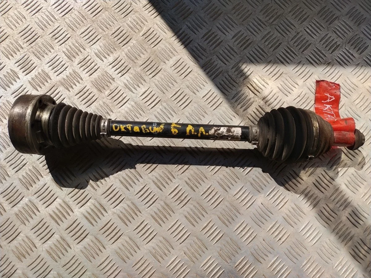 Полуось передняя левая Skoda Octavia