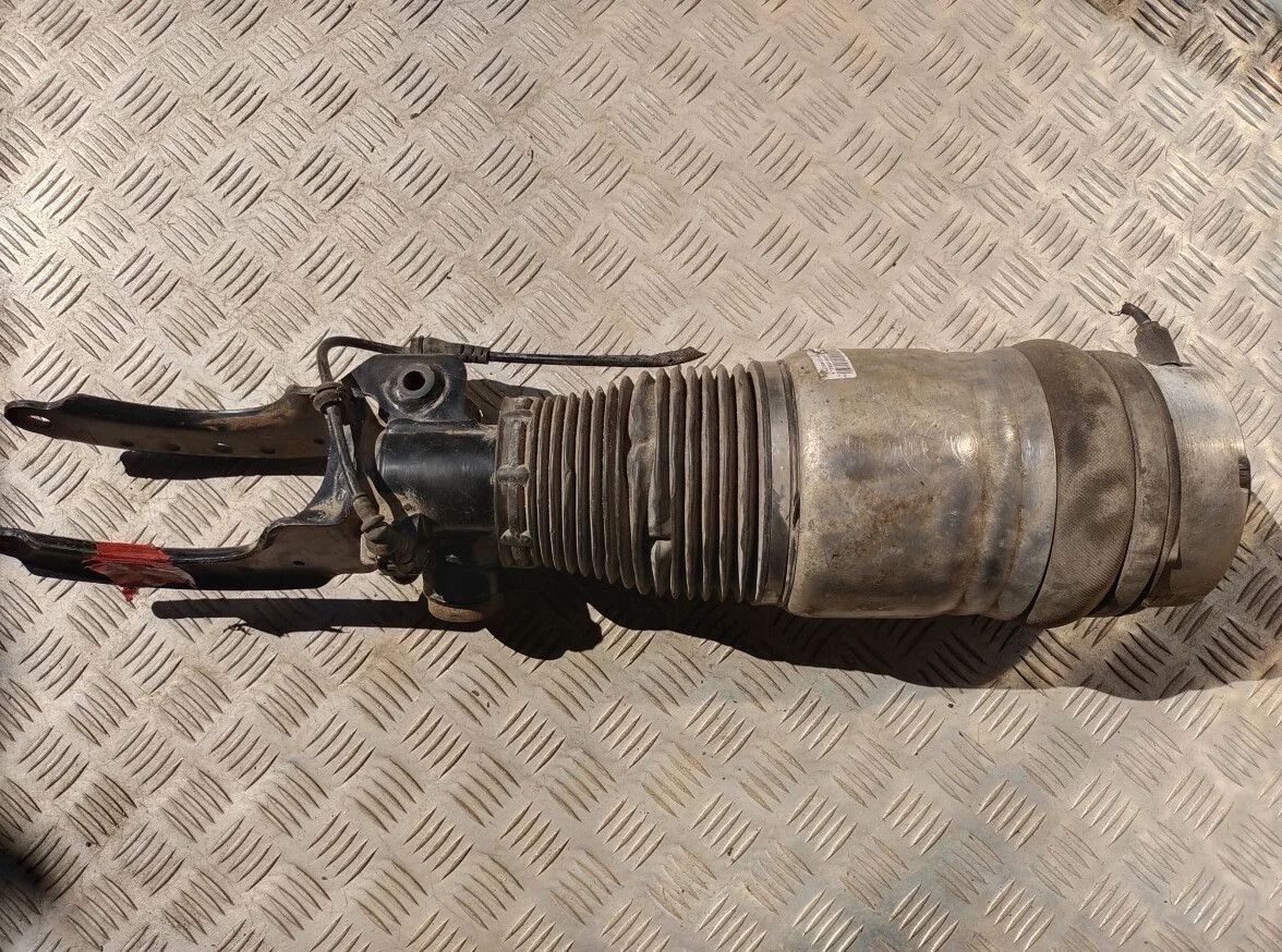 Амортизатор передний левый Volkswagen Touareg