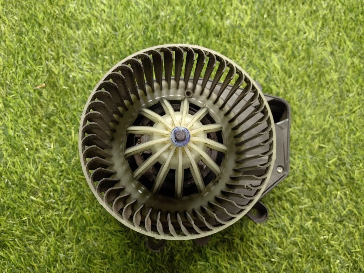 Моторчик отопителя Volkswagen Passat B5