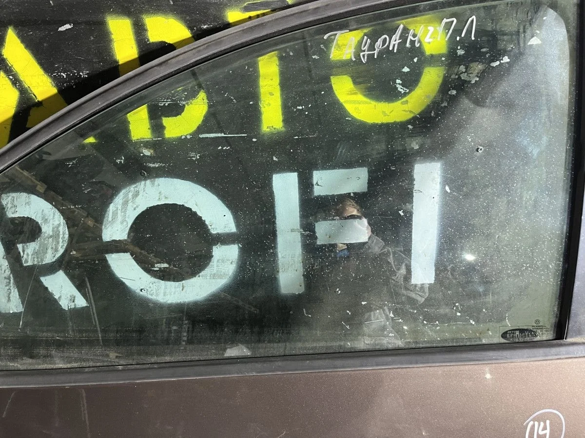 Стекло передней левой двери Volkswagen Touran 1T3