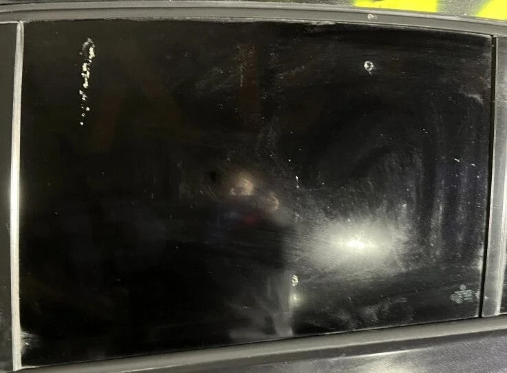 Стекло задней левой двери  Volkswagen Golf Plus