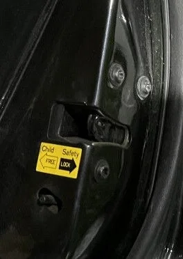 Замок задней правой двери  SsangYong Kyron